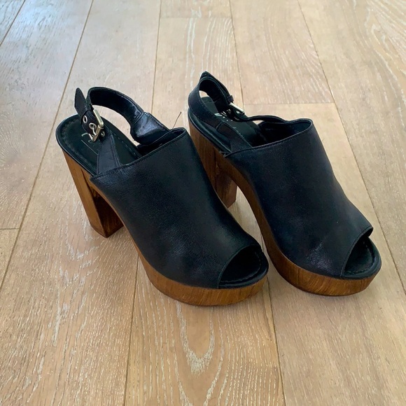 Wooden heel platform sandals | L’intervalle - Picture 1 of 3